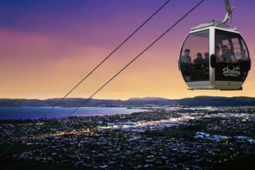 queenstown-new-zealand-cable-car-dusk-sea_2560x1440_wallpaper