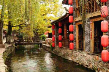 red-lantern-beside-west-lake-of-hangzhou