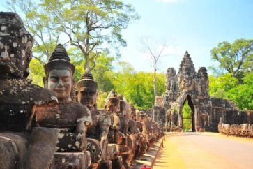 travelbay_cambodia_-_angkor_wat_stone_gate_16266a40-d083-4996-b9cf-afffd9916a32_1024x1024